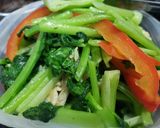 Hình bước làm 2 của món Mì gói xào thịt bò