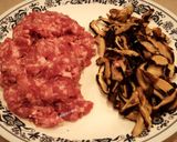 A picture of step 2 of Easy Braised Pork with Shiitake Mushrooms.