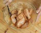 Foto langkah ke 2 dari resep Garlic Butter Chicken Devina Hermawan.