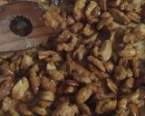 Foto del paso 2 de la receta: Garrapiñada De Maní Con Azúcar Impalpable En Seco
