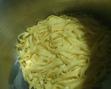 Foto del paso 6 de la receta: Tagliatella con Espinacas, pasas, piñones y mozzarella