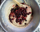 Foto del paso 3 de la receta: Budín integral de frutos rojos y banana
