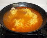 Foto del paso 8 de la receta Fideos finos con judías blancas, calamares y almejas