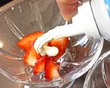 Foto del paso 3 de la receta: Triffle de frutillas 🍓 y chocolate 🍫