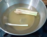 Foto langkah ke 2 dari resep Es Teh Bunga Telang dan Serai.