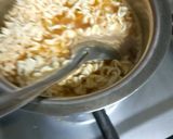 A picture of step 1 of Maggi Pizza.