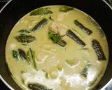 รูปขั้นตอนการทำที่ 3 ของ แกงเขียวหวานไก่ใส่มะเขือยาว