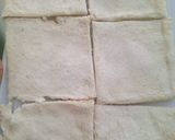 A picture of step 1 of White bread pizza.