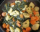 Foto del paso 2 de la receta: Sofrito de kale, patata y zanahoria