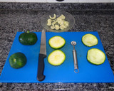 Foto del paso 1 de la receta: Zapallitos rellenos de gulas y jamón