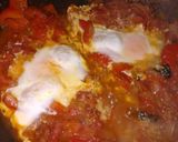Foto del paso 4 de la receta: Huevos rancheros con salchichas