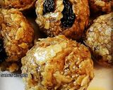 A picture of step 3 of Roti ke laddu (Sweet balls of leftover roti).