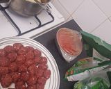 A picture of step 1 of Rice and beef rounds in sauce.