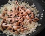 Foto del paso 2 de la receta: Macarrones de espelta con maíz, champiñones y oliva negra