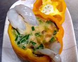 รูปขั้นตอนการทำที่ 4 ของ พริกหวานไข่ตุ๋นไก่สับกุ้งสด