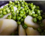A picture of step 1 of Aloo Matar Patties.