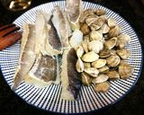 Foto del paso 4 de la receta Bacalao con chirlas en salsa al vino blanco para la Semana Santa