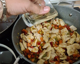Foto del paso 4 de la receta: Pollo con tomate