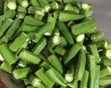 A picture of step 1 of Bhindi in Mustard Paste.