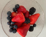 Foto del paso 1 de la receta: Helado de frutas del bosque con yogur (sin heladera)
