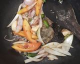 Foto langkah ke 3 dari resep Tumis Pindang Tongkol Saus Tiram.