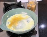 Foto del paso 2 de la receta: 🥚 Omelette de Claras, Espinacas y Levadura Nutricional 🥚