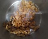 A picture of step 3 of Cream of mushrooms and sausages soup.