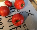 Une image de l'étape 1 de Courgette et tomates moutarde citron épices et emmental (recette plancha).