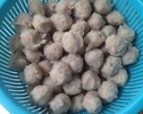 Foto langkah ke 7 dari resep Bakso Ikan Tenggiri Kenyal.