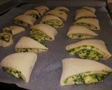 Medvehagymás háromszögek recept fázis 2 fotója