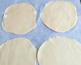 Foto del paso 10 de la receta: Empanadillas de gambas en crema reducida de las mismas cabezas