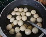 Cara Membuat Bakso Ikan Tenggiri Goreng Keriting Saus Telur Asin 3