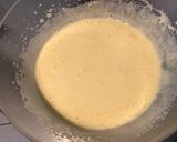 Une image de l'étape 2 de Gâteau soufflé aux yaourts et pétales de rose.
