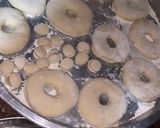 صورة لخطوة 6 من وصفة دونتس هشة وخفيفة ولا الذ 😋