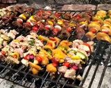 Foto del paso 5 de la receta: Brochetas de pollo, bondiola y roast beef a la parrilla