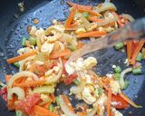 Foto langkah ke 5 dari resep Mie Goreng.
