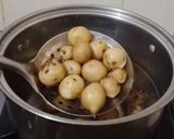 Foto langkah ke 1 dari resep Butter Garlic Baby Potatoes.