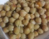 A picture of step 1 of Kathiawari chana chaat.