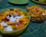 Foto langkah ke 2 dari resep Salad Buah Yogurt Cimory.