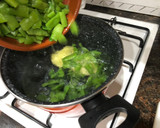 Foto del paso 2 de la receta: Rape a la plancha con judías verdes con patata, chalotas y tomate cherry
