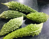 A picture of step 2 of Karele Pyaaz.