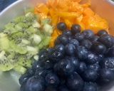 A picture of step 1 of Fruits yoghurt parfait.