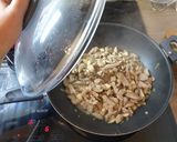 Tejszínes-gombás szűzérme recept fázis 4 fotója