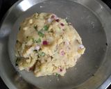A picture of step 2 of Aloo paratha.