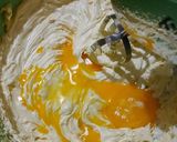 Foto langkah ke 2 dari resep Pandan Sukade Buttercake.