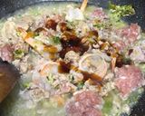 รูปขั้นตอนการทำที่ 4 ของ ผัดกะเพราหมูกุ้งสูตรน้ำท่วม