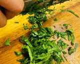 Hình bước làm 2 của món Crostini - bánh mì nướng cà chua phô mai kiểu Ý siêu dễ!