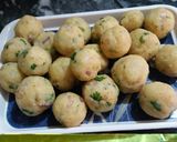 A picture of step 4 of Batata Vada.