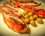 Foto del paso 6 de la receta Tosta de pimientos asados con ventresca de atún y anchoas