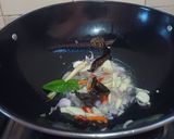 Foto langkah ke 2 dari resep Nasi Liwet Udang Rice Cooker.